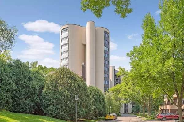 Minneapolis, MN 55416,3141 Dean CT #102