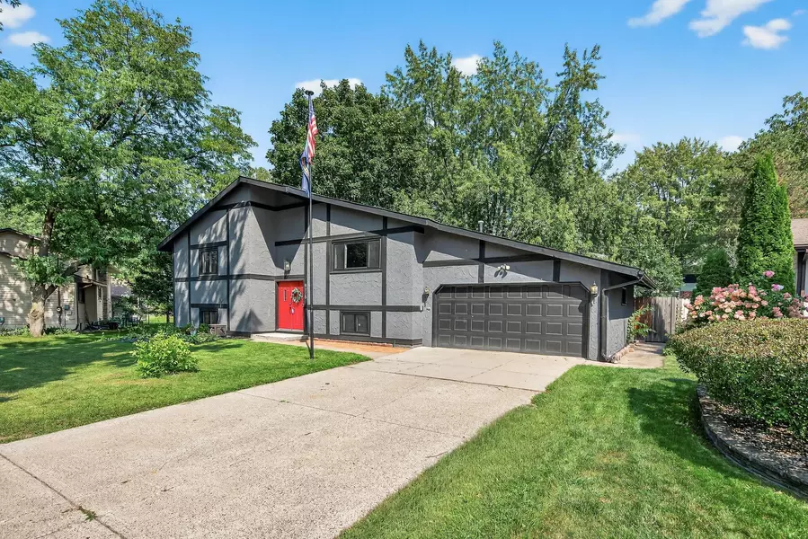 6175 Briardale CT NE, Fridley, MN 55432