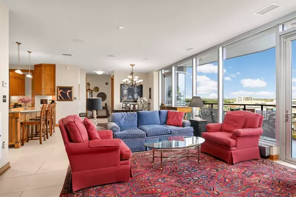 Edina, MN 55435,3209 Galleria #804