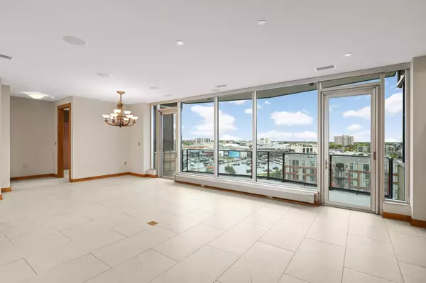 Edina, MN 55435,3209 Galleria #804