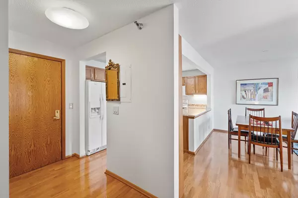 Falcon Heights, MN 55108,1666 Coffman ST #214