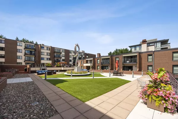 Minneapolis, MN 55403,52 Groveland TER #A409