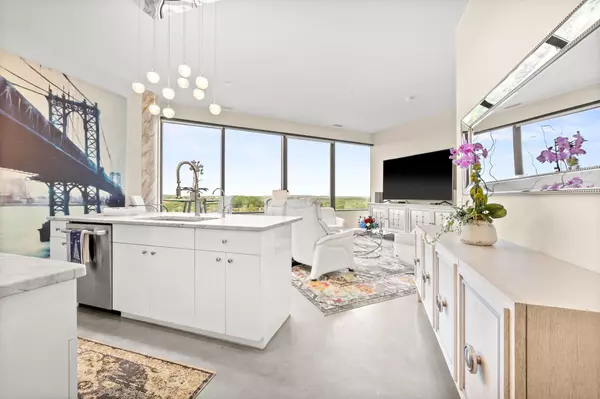 5601 Smetana DR #918, Minnetonka, MN 55343