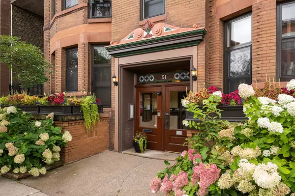 51 Avon ST S #24, Saint Paul, MN 55105