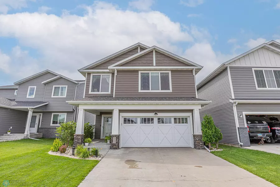 1113 Albert CT W, West Fargo, ND 58078