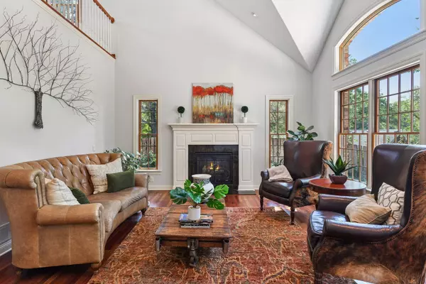 Minnetonka, MN 55305,11625 Live Oak DR