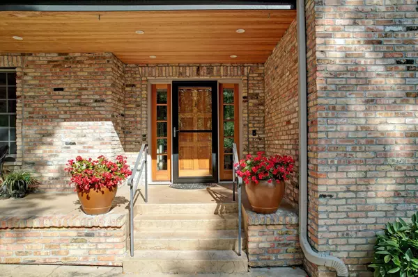 Minnetonka, MN 55305,11625 Live Oak DR