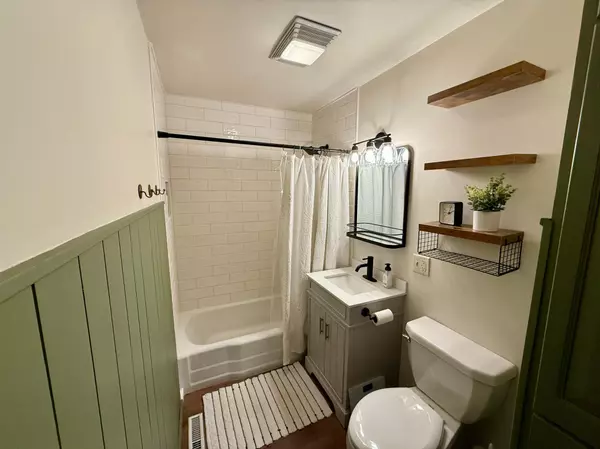 Willmar, MN 56201,816 Irene AVE SE