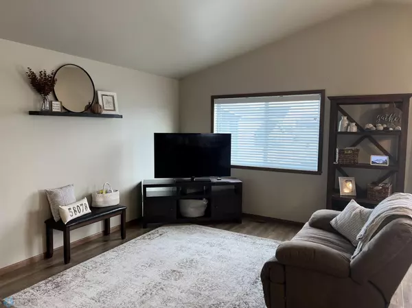 West Fargo, ND 58078,2737 10th ST W