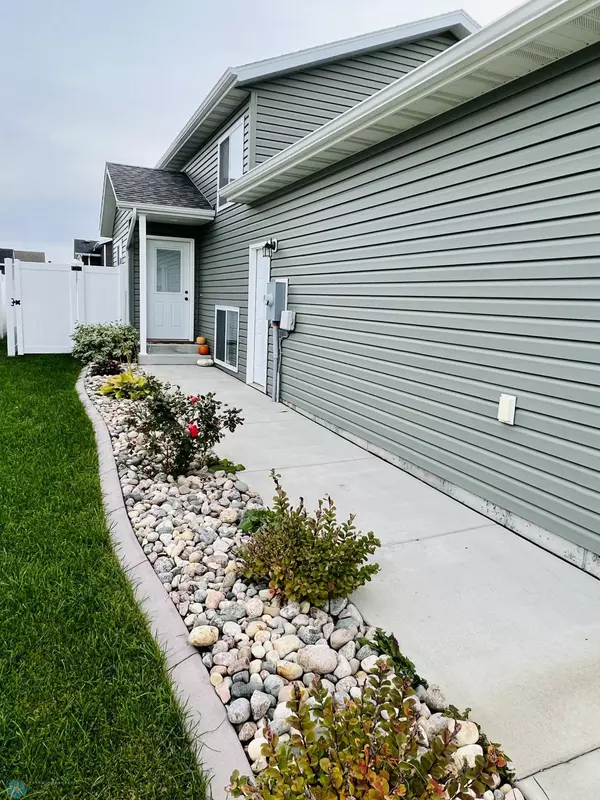 West Fargo, ND 58078,2737 10th ST W