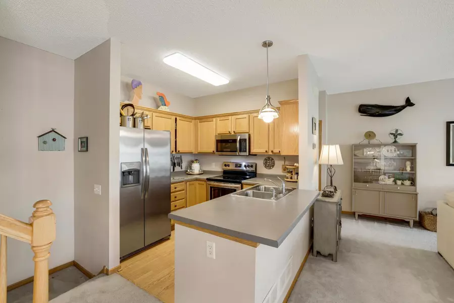 6811 Pine Crest TRL S, Cottage Grove, MN 55016
