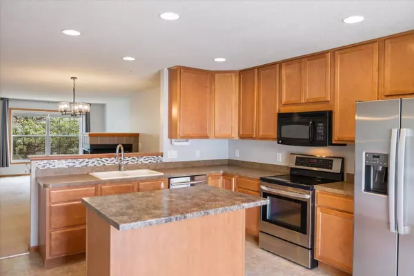 Mahtomedi, MN 55115,907 Ledgestone DR