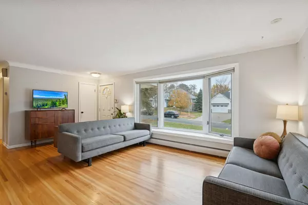 Mendota Heights, MN 55118,635 Ivy Falls AVE