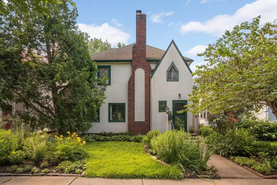 1926 Lincoln AVE, Saint Paul, MN 55105