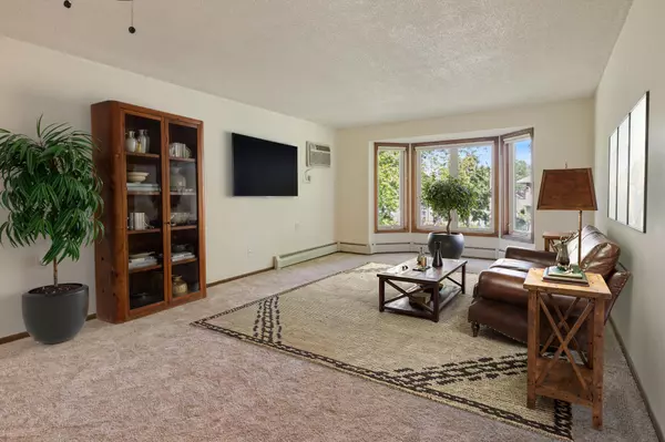 Minneapolis, MN 55407,2210 E 40th ST #215