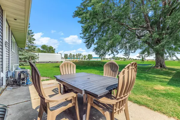 Owatonna, MN 55060,2463 Austin RD