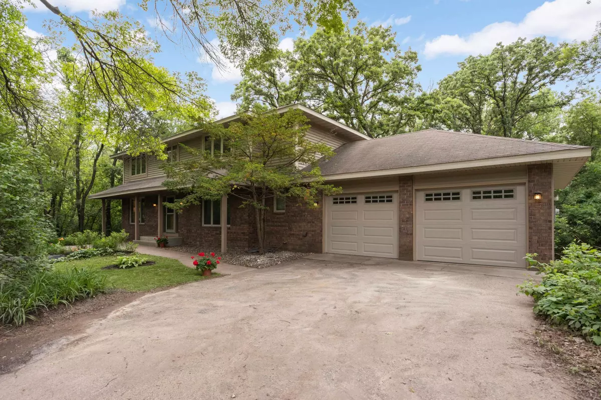 Eagan, MN 55123,878 Lakewood Hills RD S