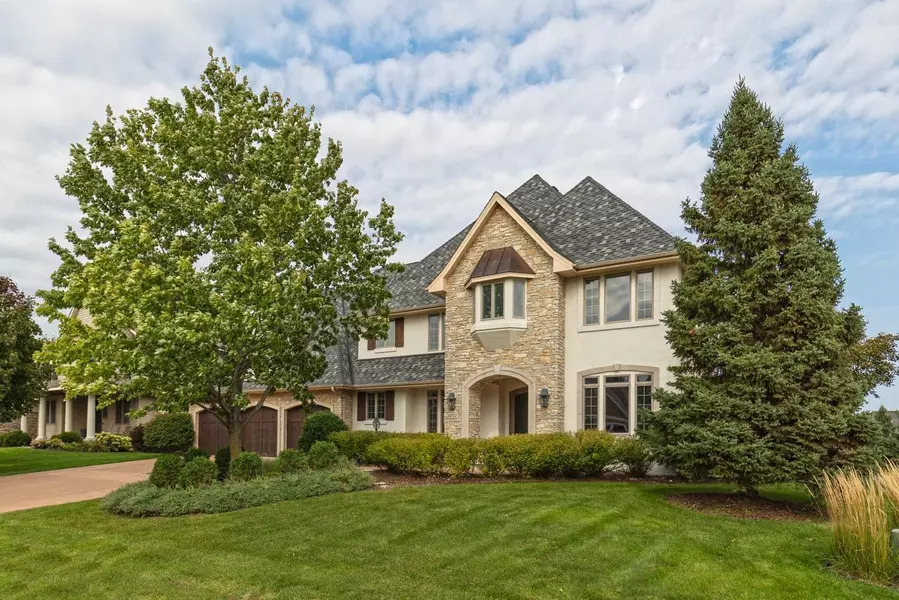 9727 Sky LN, Eden Prairie, MN 55347