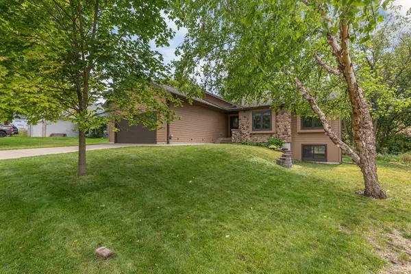 Faribault, MN 55021,1009 2nd ST SE
