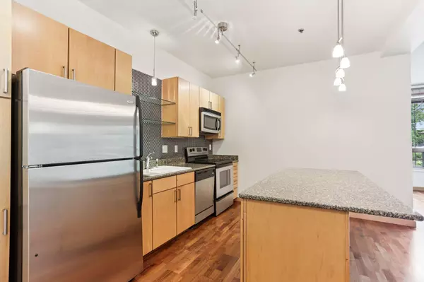 Minneapolis, MN 55414,521 2nd ST SE #209