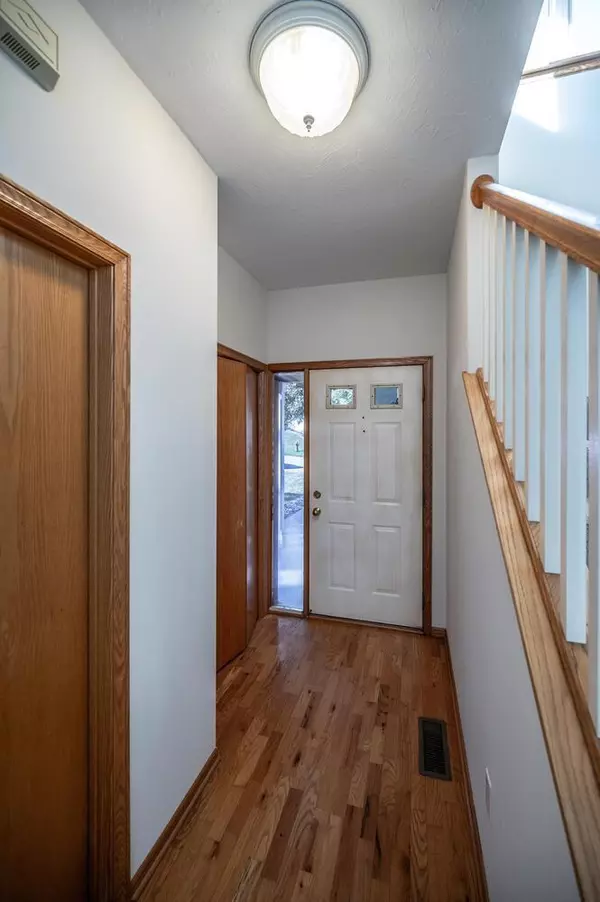 Burnsville, MN 55337,1408 Mcandrews RD E