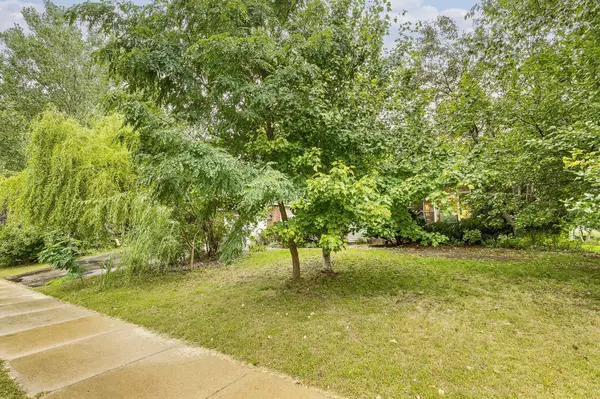 Eagan, MN 55122,1517 Covington LN