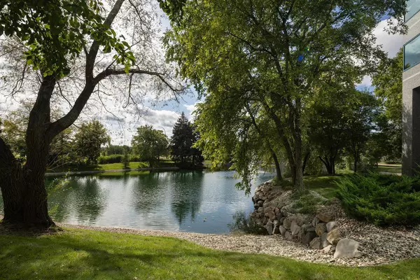 Minnetonka, MN 55343,5601 Smetana DR #111