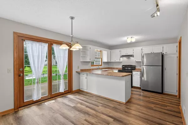 Eden Prairie, MN 55347,8042 Belair LN
