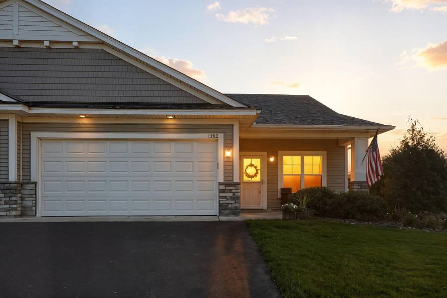 1302 10th ST N, Hudson, WI 54016