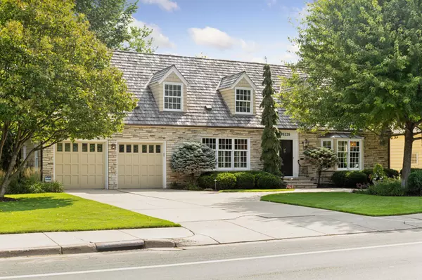 Edina, MN 55424,5325 Wooddale AVE