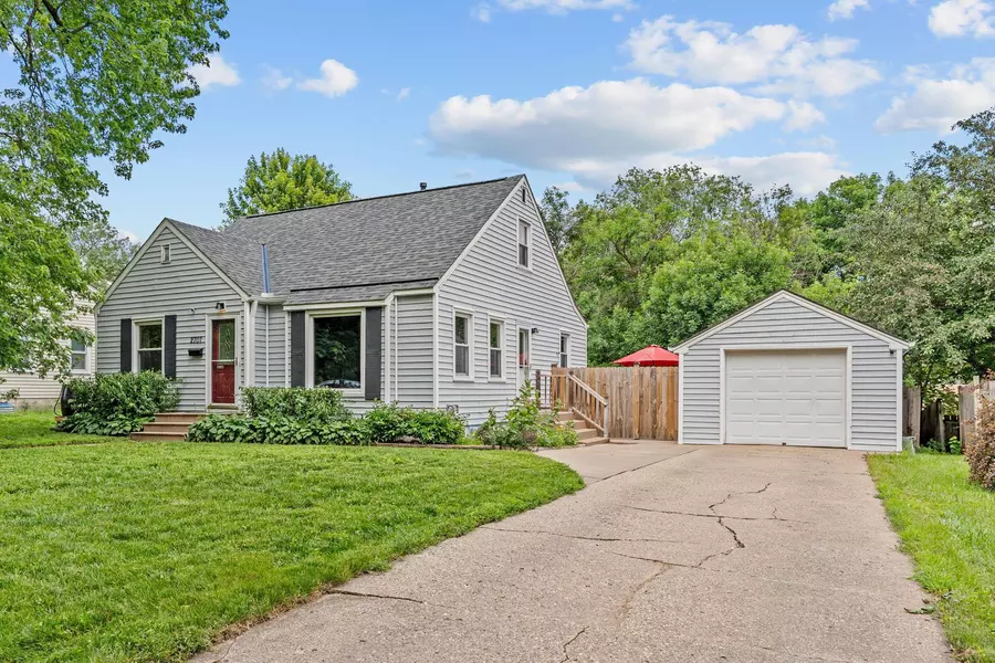 2707 Edgewood AVE S, Saint Louis Park, MN 55426