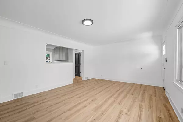 New Brighton, MN 55112,833 7th AVE NW