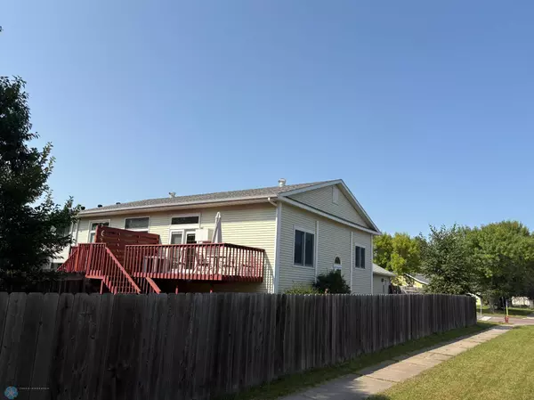 Fargo, ND 58103,1802 27th AVE S