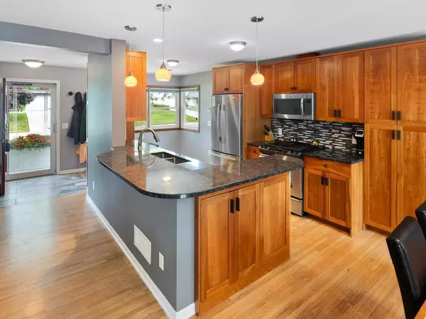 5169 Abercrombie DR, Edina, MN 55439