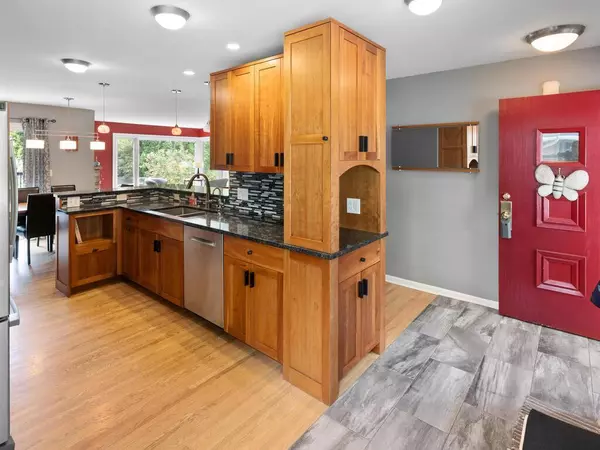 Edina, MN 55439,5169 Abercrombie DR