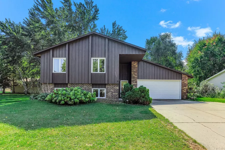 9635 106th AVE N, Maple Grove, MN 55369