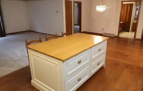 Milaca, MN 56353,1005 4th AVE NW