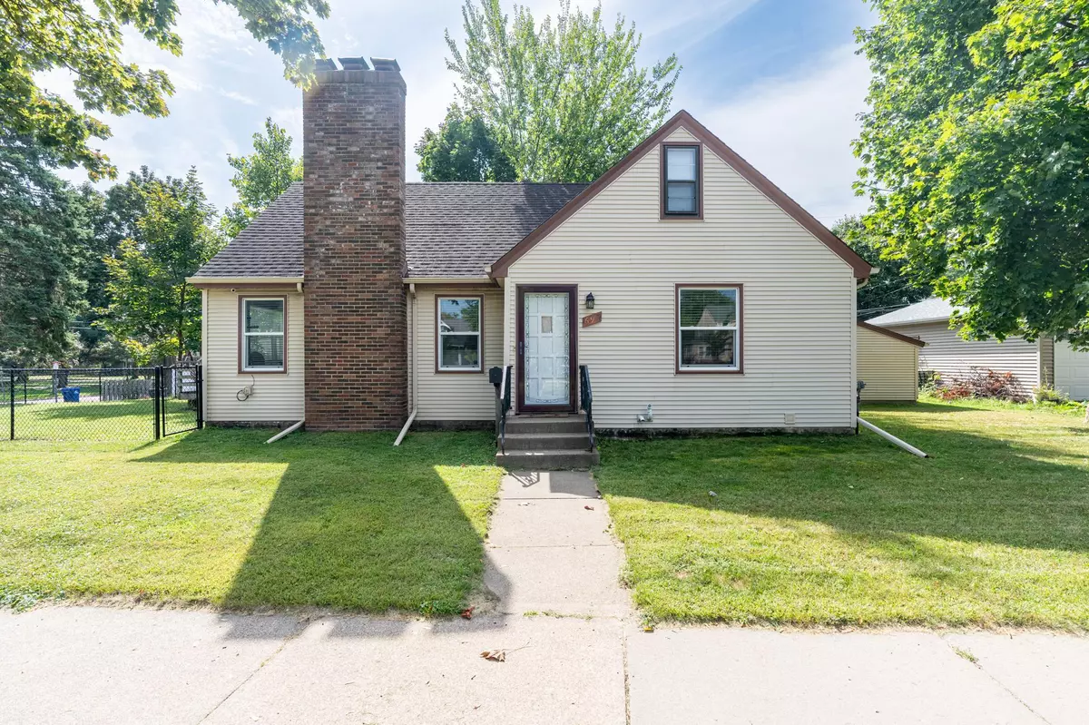 Saint Paul, MN 55106,692 Wheelock Pkwy E