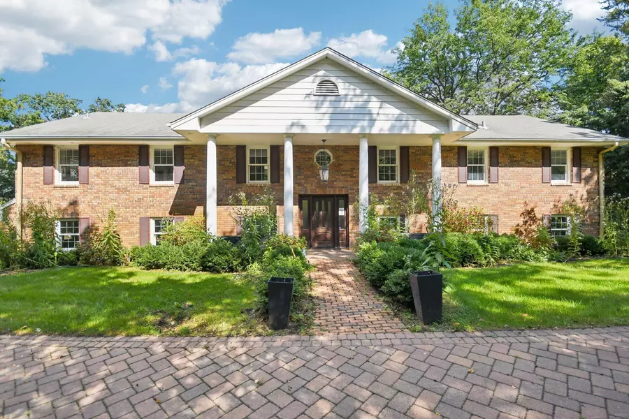 25 S Deep Lake RD, North Oaks, MN 55127