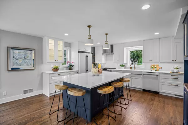 Edina, MN 55435,6832 Creston RD