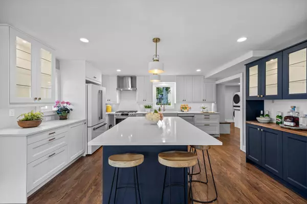 Edina, MN 55435,6832 Creston RD