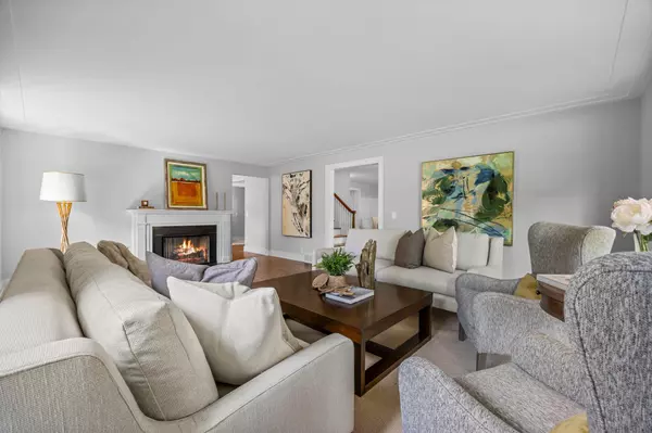Edina, MN 55435,6832 Creston RD