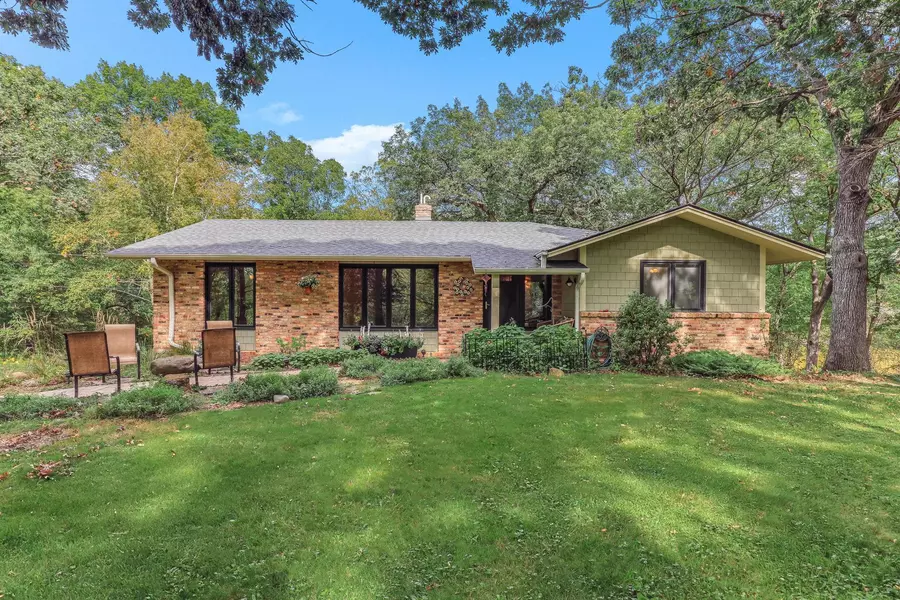 1732 Briarwood AVE, Mahtomedi, MN 55115