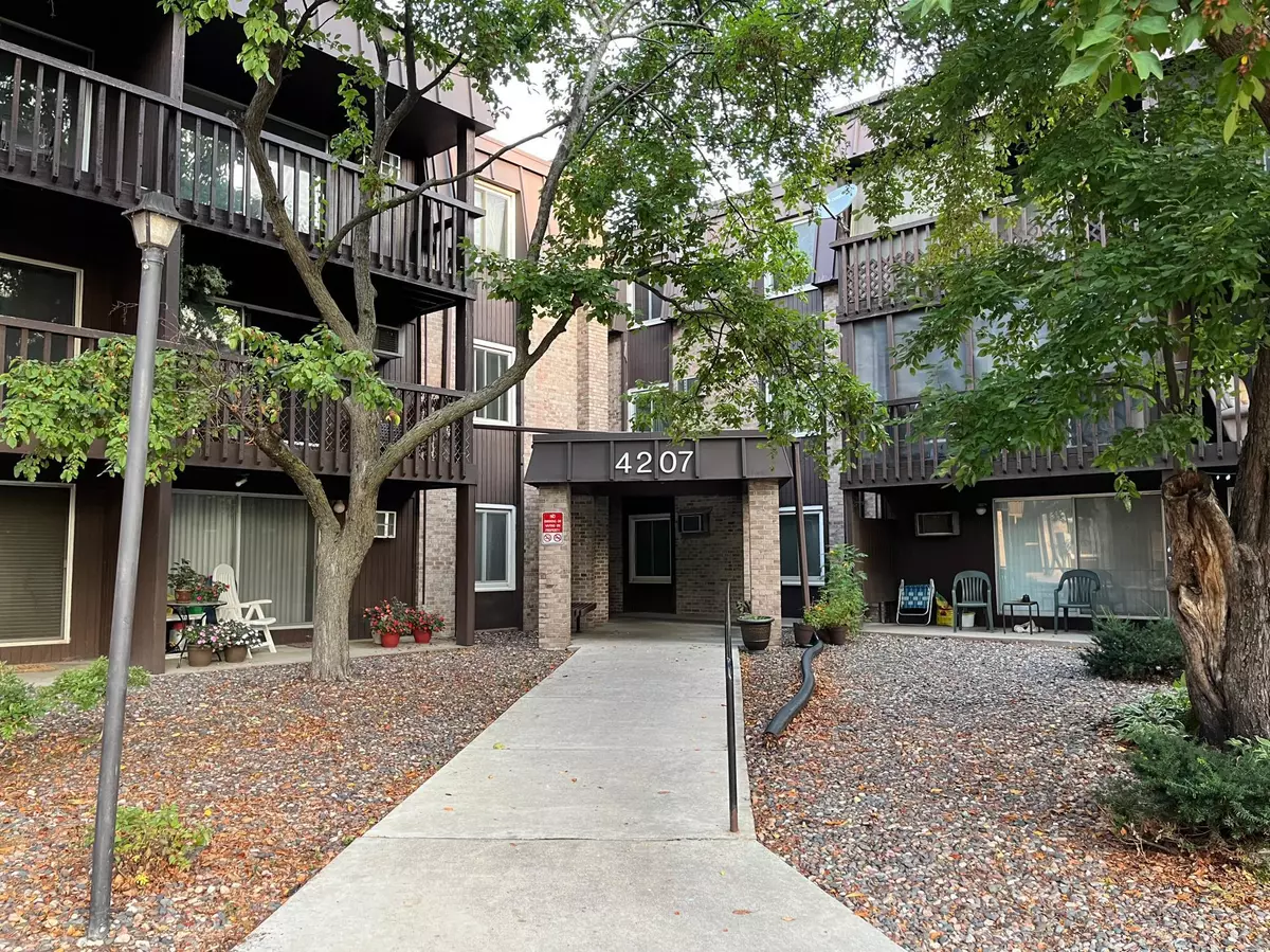 Brooklyn Center, MN 55429,4207 Lakeside AVE N #340