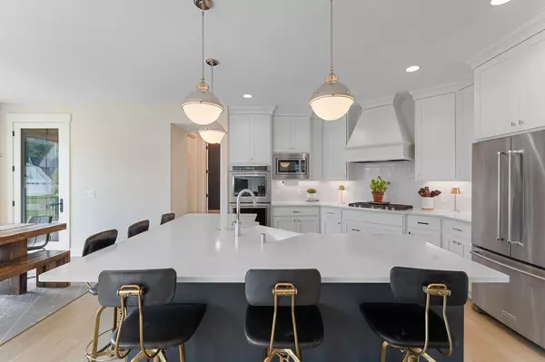 Excelsior, MN 55331,4264 Woodland CT