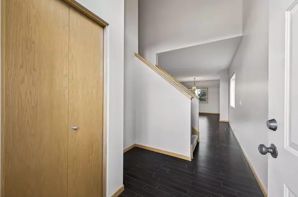 Woodbury, MN 55125,8471 Savanna Oaks LN