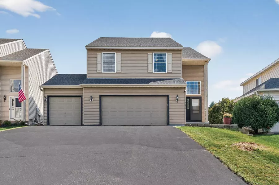8471 Savanna Oaks LN, Woodbury, MN 55125