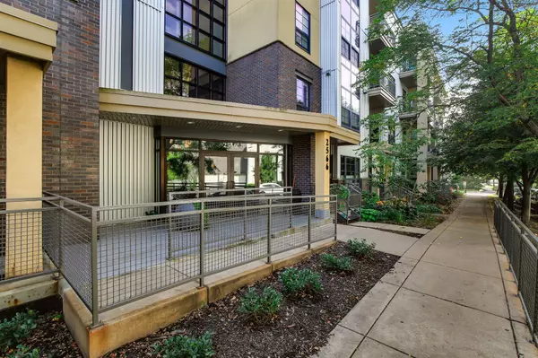 Saint Paul, MN 55114,2566 Ellis AVE #303