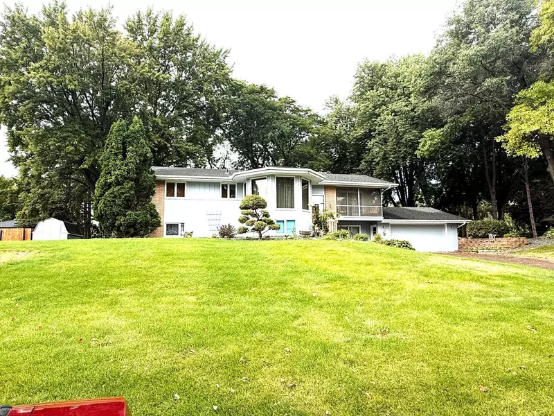 4835 Yorktown LN N, Plymouth, MN 55442