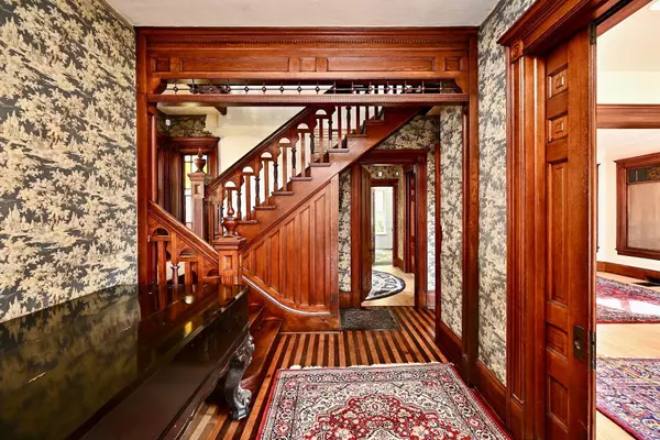 Winona, MN 55987,210 E Wabasha ST